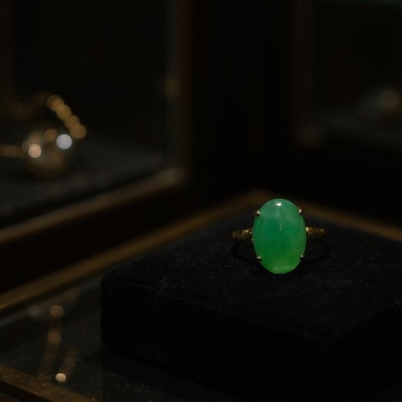 Vintage green Lucite ring size 6 gold plated - Picture 3 of 8